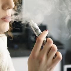 woman vaping 
